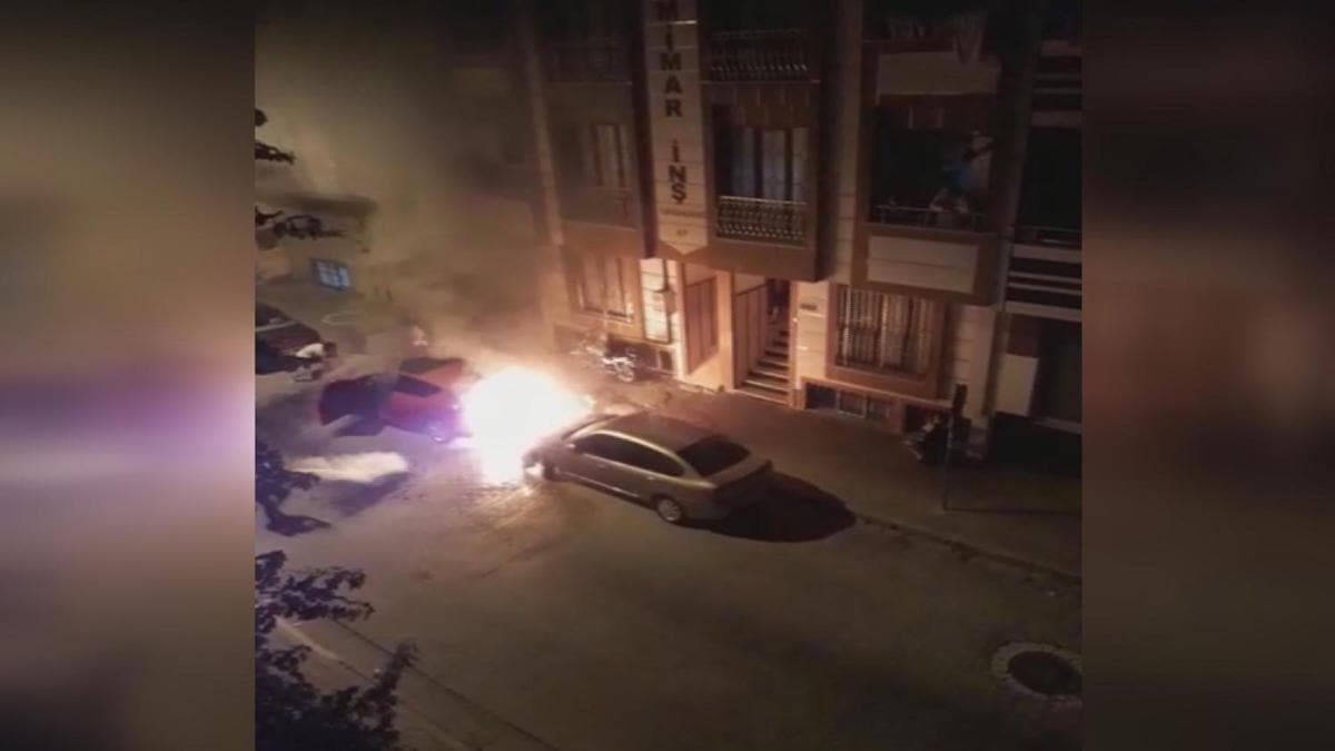 Kkekmece'de ''iki otomobil atee verildi'' iddias polisi alarma geirdi 