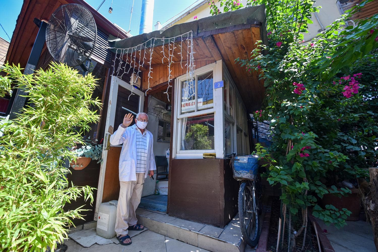 45 y�l�n� tek koltuklu berber d�kkan�na adad�: Gen�ler sa� tasar�mc�s� oldu, ben berber kald�m