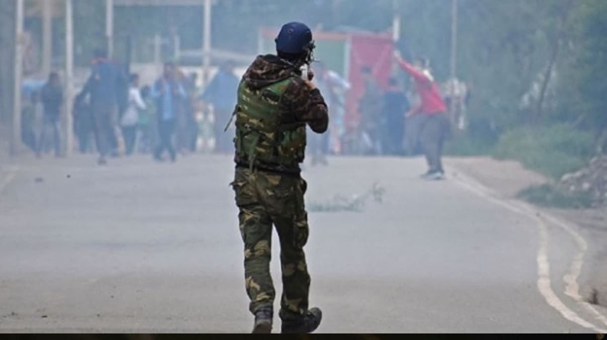 Hindistan- Pakistan s�n�r�nda hareketli dakikalar! Yaral�lar var