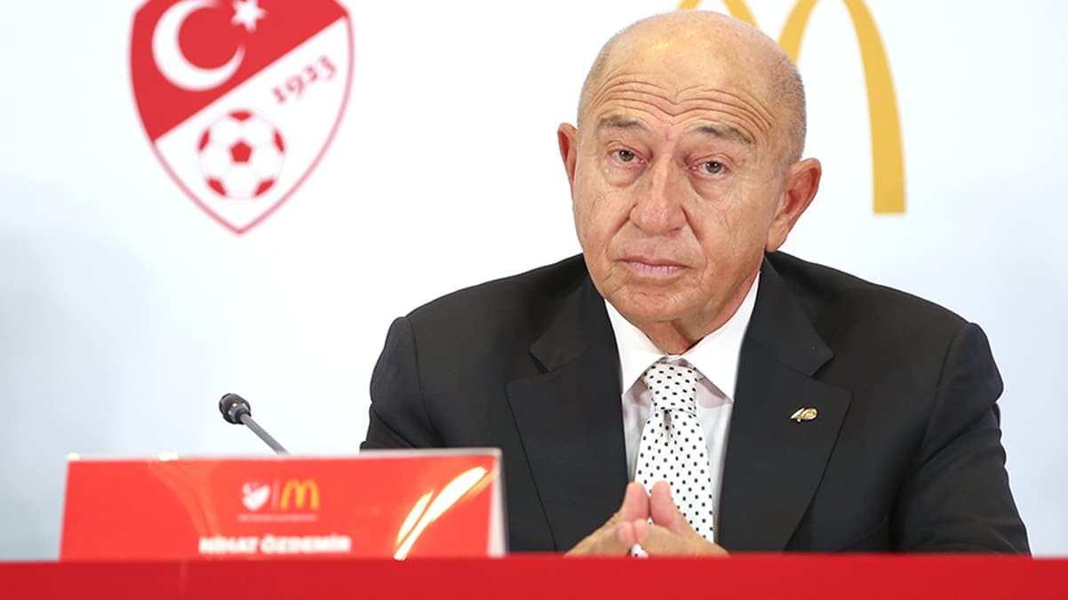 Nihat �zdemir: '1 Ekim itibariyle statlara seyirci alaca��z'