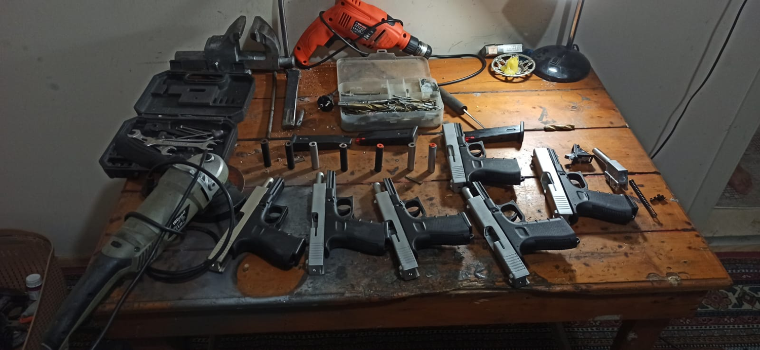 Osmaniye'de kurus�k� tabancalar� ate�li silaha d�n��t�ren ��pheli yakaland�