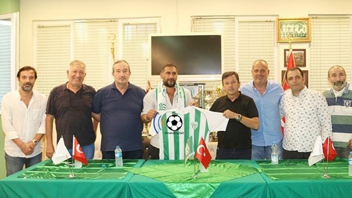 �mit Karan futbola geri d�nd�