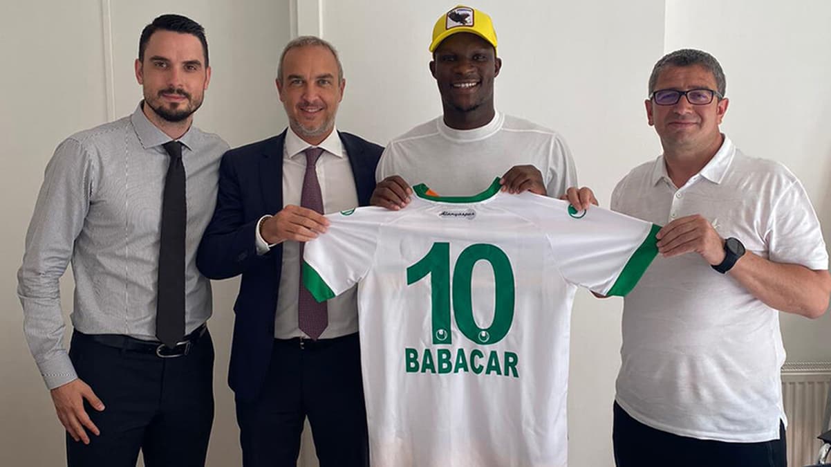 Alanyaspor'dan Babacar bombas�! �mzalad�...