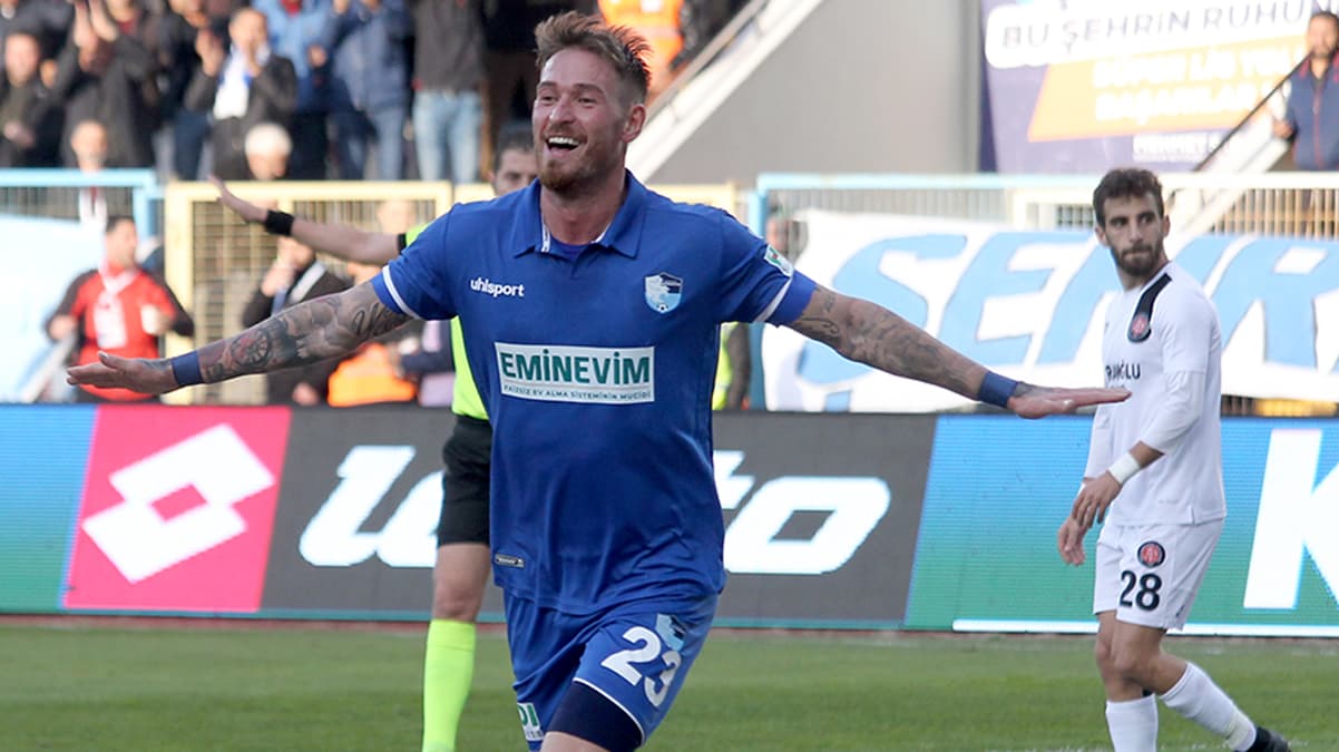 Erzurumspor'da iki imza birden