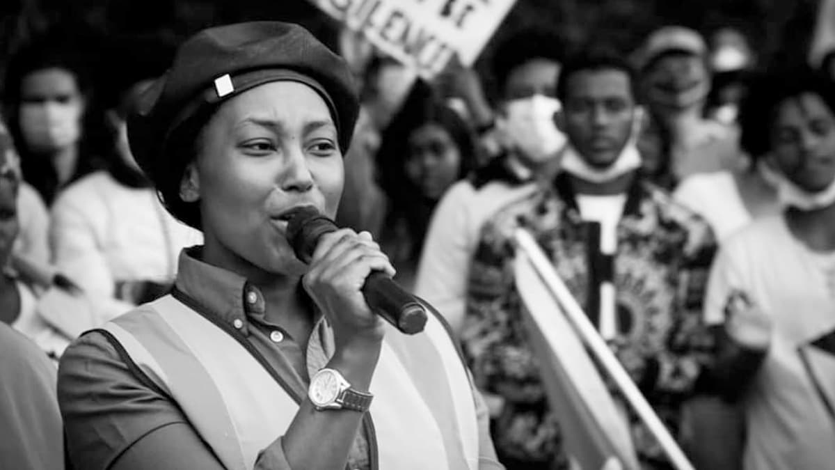 S�zde �rk��l��a kar�� parti kurdu, �rk��l���n alas�n� yap�yor: Beyazlar� k�lele�tirece�iz