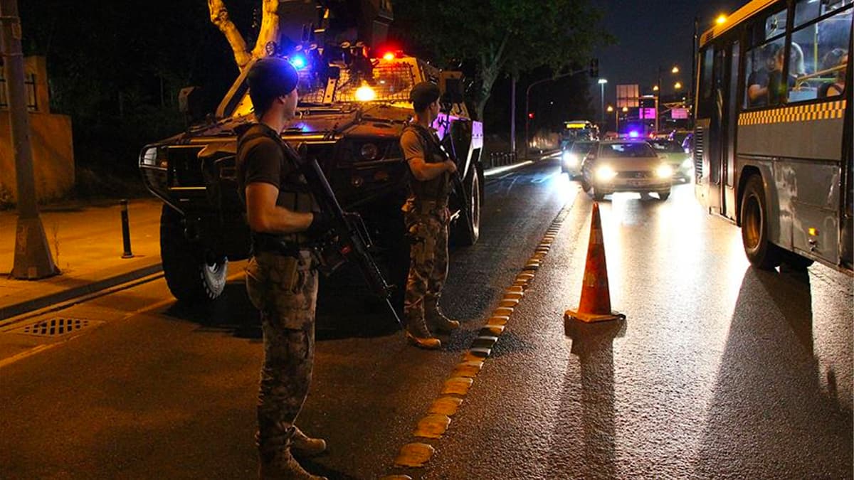 �stanbul genelinde 'Yeditepe Huzur' g�venlik denetimleri yap�l�yor