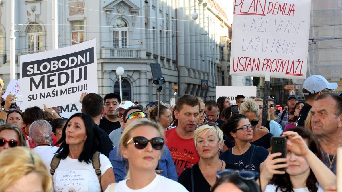 Avustralya'da Kovid-19 kstlamalar ve hkmet protesto edildi