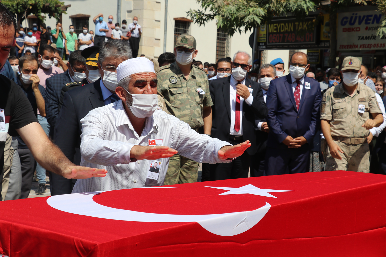 Giresun'daki sel felaketinde �ehit olan Uzman �avu� Y�lmaz son yolculu�una u�urland�