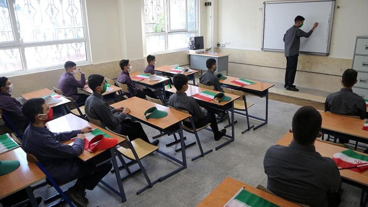 ran'da Kovid-19'a ramen okullarn almas eletirilere neden oldu