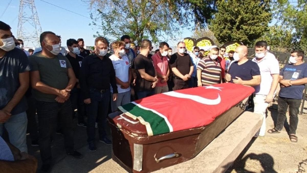 Milli grei Ltf Siyamk, zmir'de topraa verildi