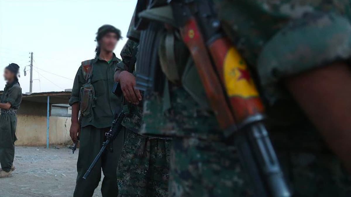 Ders kitab�nda ter�r �rg�t� propagandas�! YPG'yi simgeleyen pa�avralar...