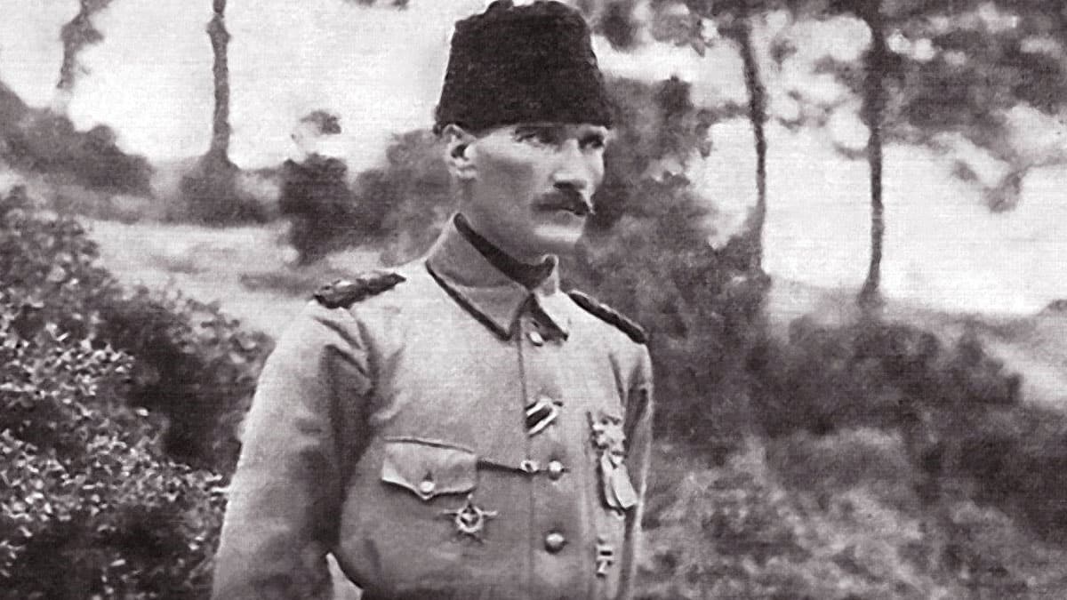 Mustafa Kemal Atatrk erif takma adn hangi savata kullanmtr?
