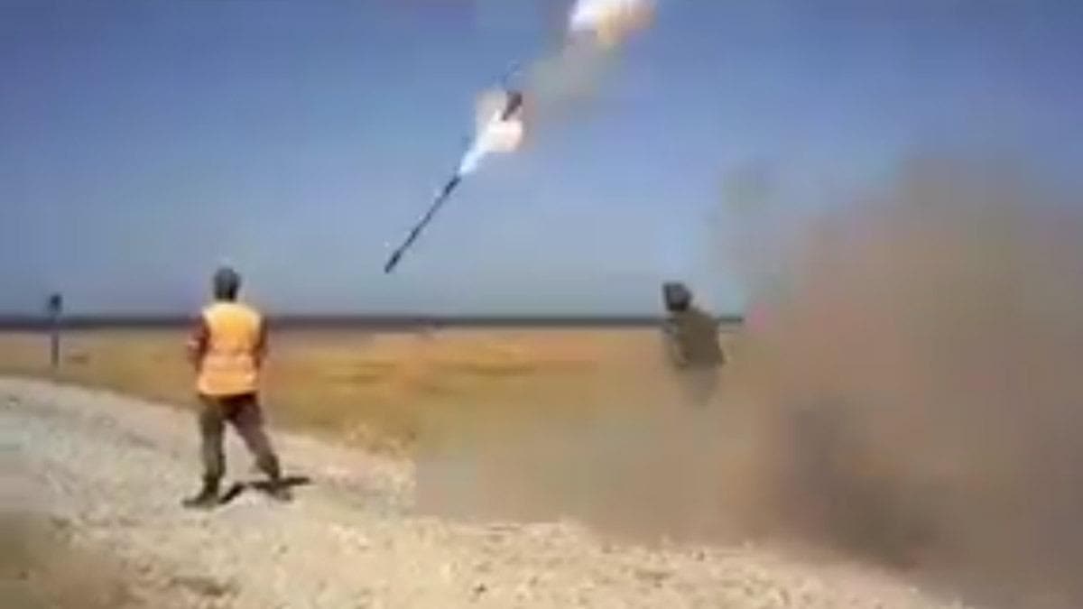 Rus yapm hava savunma sistemi Rus askerin omuzunda patlad!