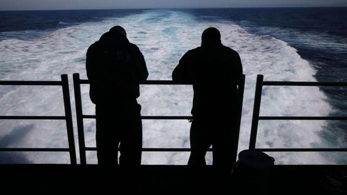 ABD donanmas, Umman Denizi'nde kaybolan personeli aryor