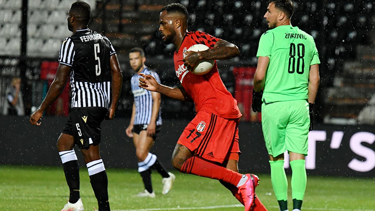 Be�ikta�'ta Larin'den k�t� haber