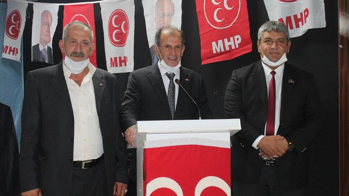 CHP'den istifa eden iki belediye meclis yesi MHP'ye geti
