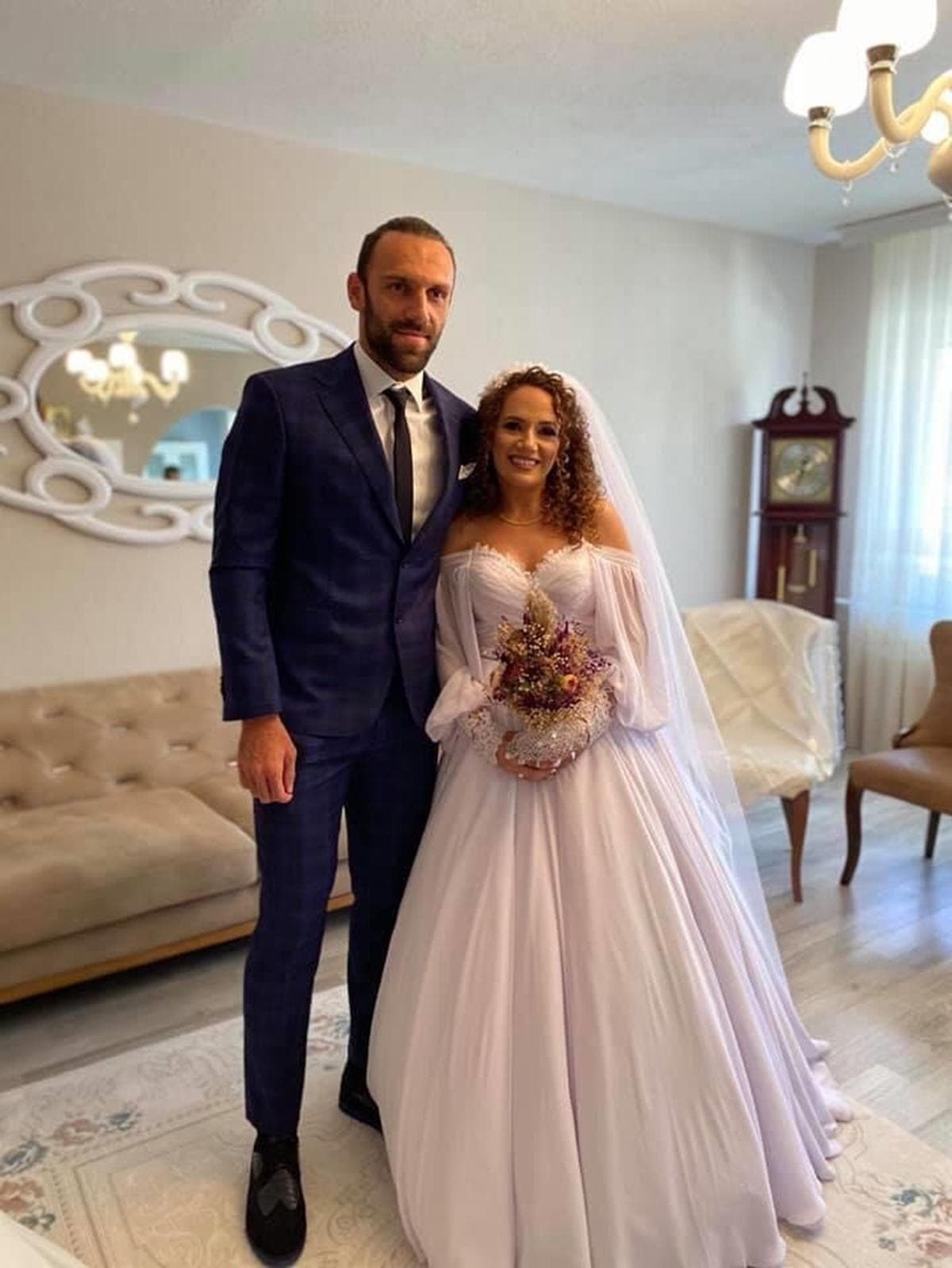 Vedat Muri� k�z karde�ini evlendirdi