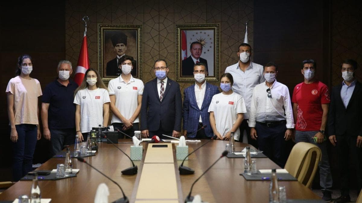 Bakan Kasapolu, Tokyo vizesi alan milli yzcleri kabul etti