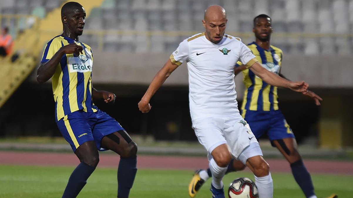 Cocalic Akhisarspor'dan ayr�ld�
