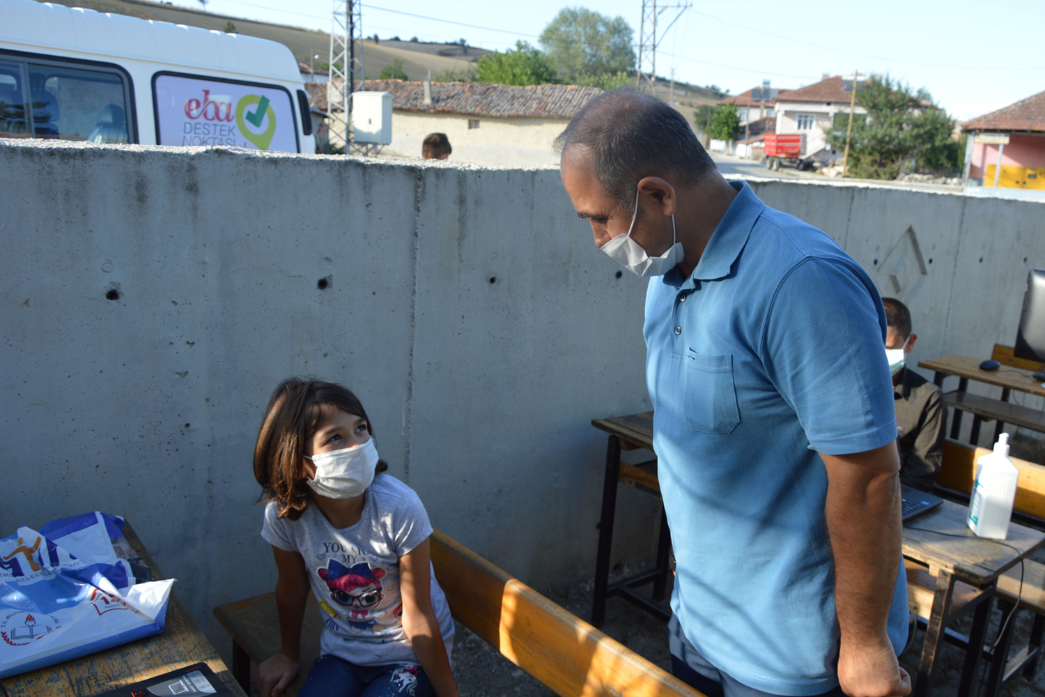 'EBA ara�lar�' k�rsaldaki �ocuklar i�in uzaktan e�itimi yak�nla�t�r�yor