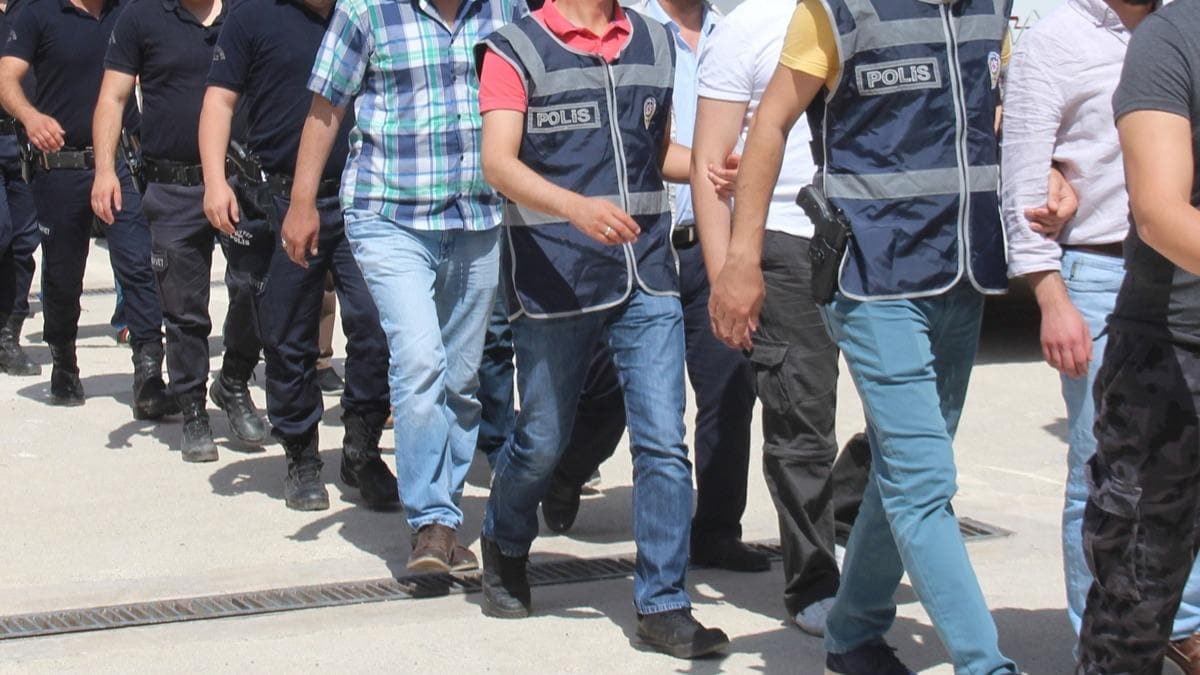 FET� kapsam�nda g�revden uzakla�t�r�lan 40 kaymakam ve vali yard�mc�s�, mahrem imamlar�n itiraflar�yla tespit edildi