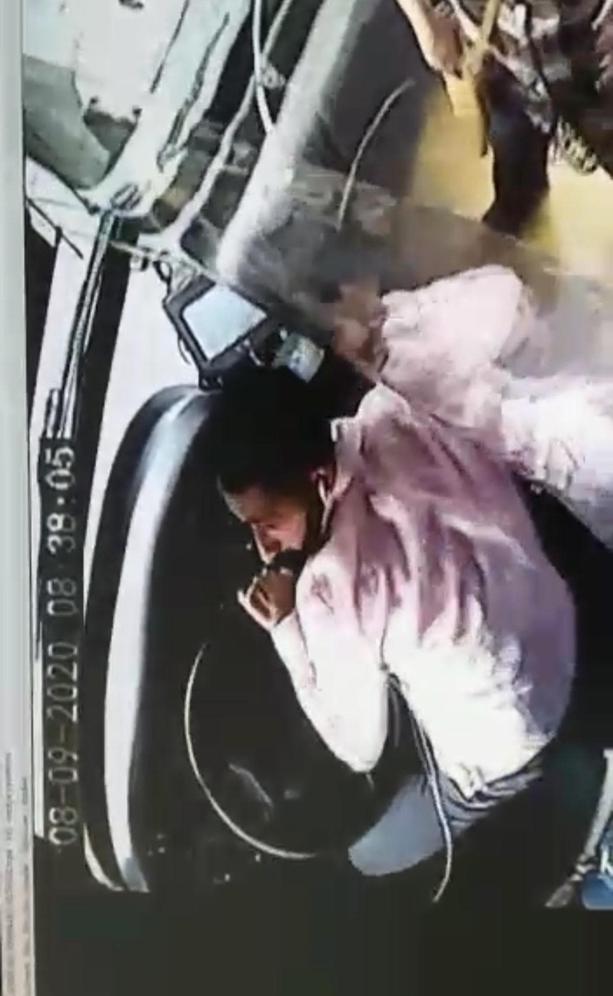 Kafesinden ka�an yavru kedi otob�s� birbirine katt�