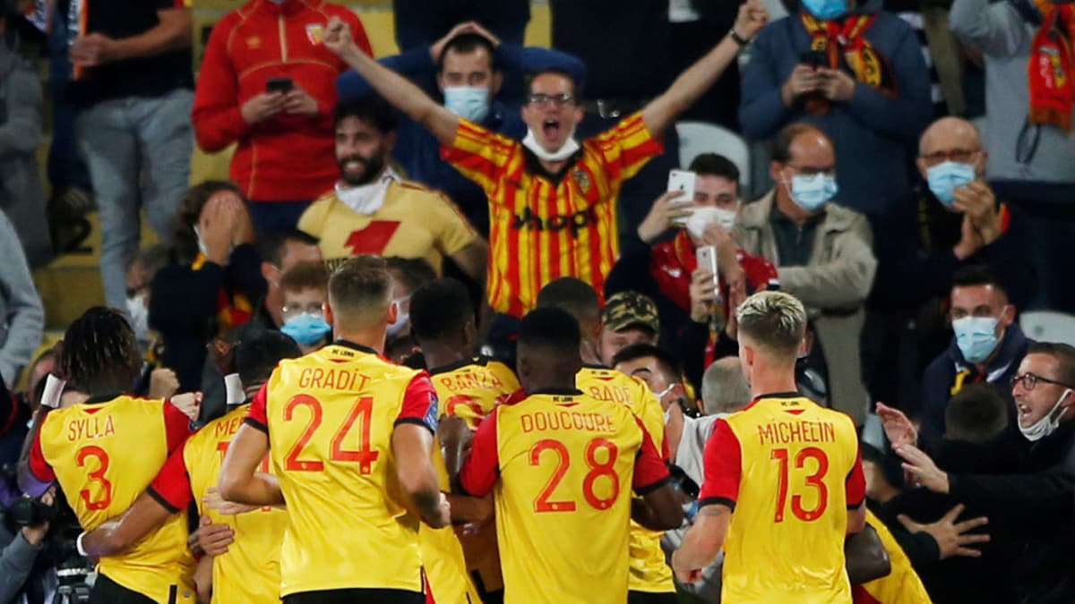 7 eksikli PSG, Lens'e ma�lup oldu