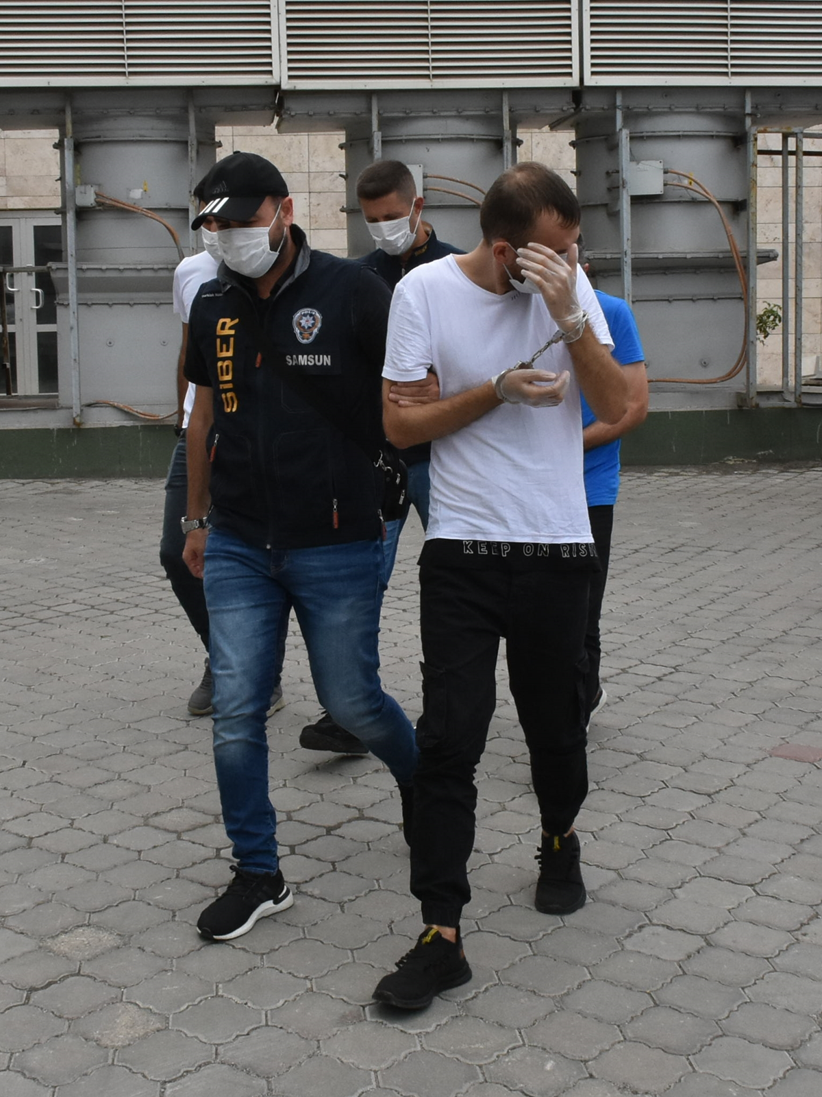 ATM'lere d�zenek yerle�tiren baba o�ul yakaland�