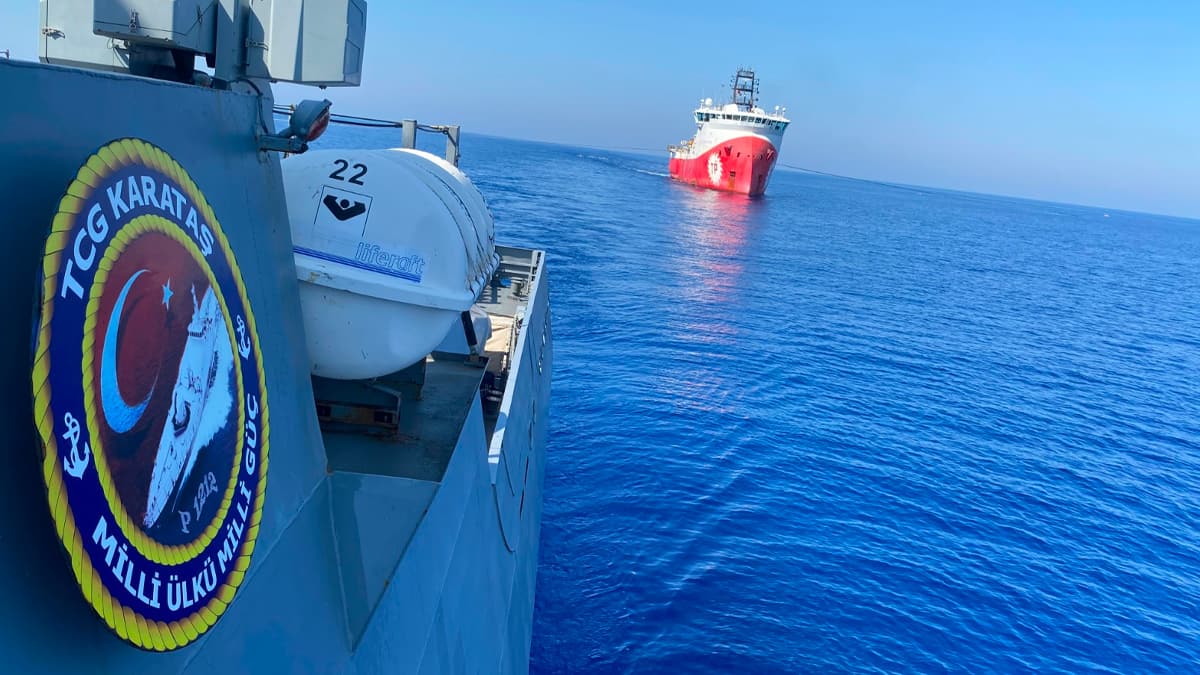 Do�u Akdeniz'de faaliyetlerine devam eden gemilerimiz Deniz Kuvvetlerimizin refakat ve korumas�nda