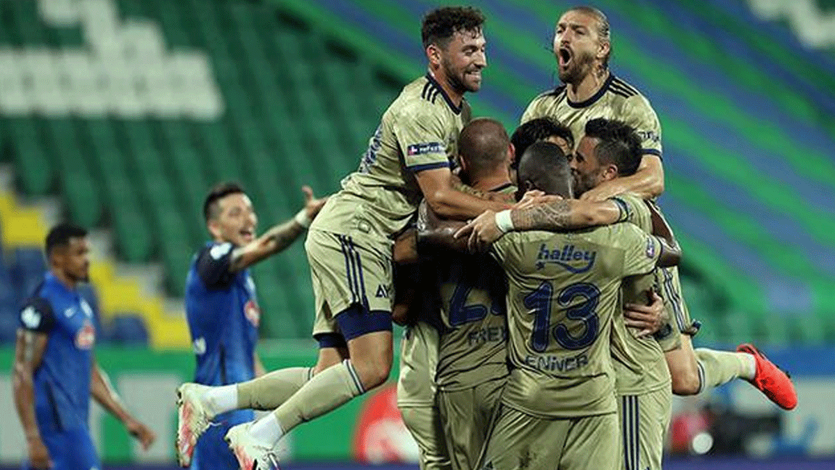 F.Bah�e tak�m otob�s�nde o anlar