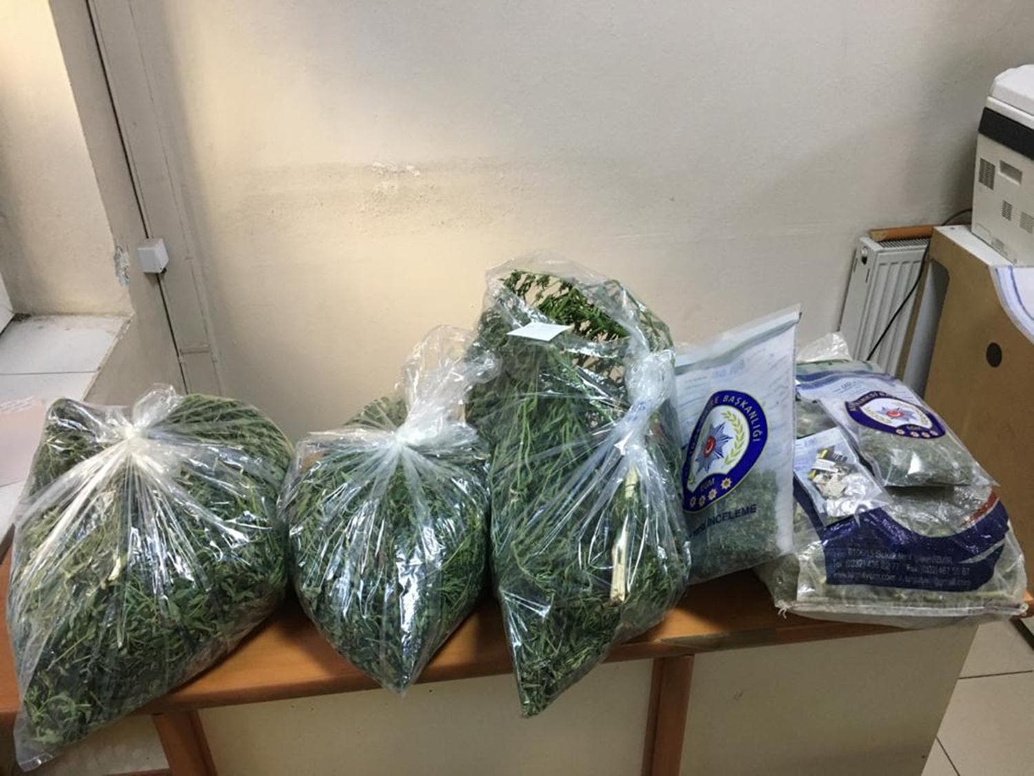 Manisa'da uyu�turucu operasyonunda 2 ki�i tutukland�