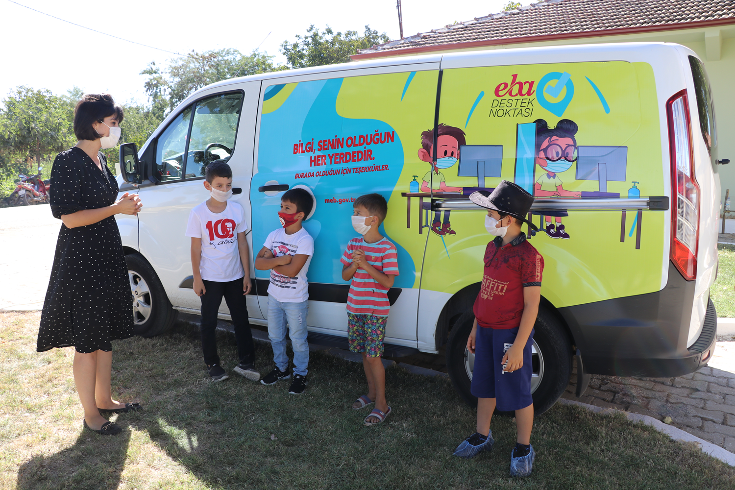 Edirne'de 'EBA mobil destek arac�' uzaktan e�itimi ��rencilerin aya��na getiriyor