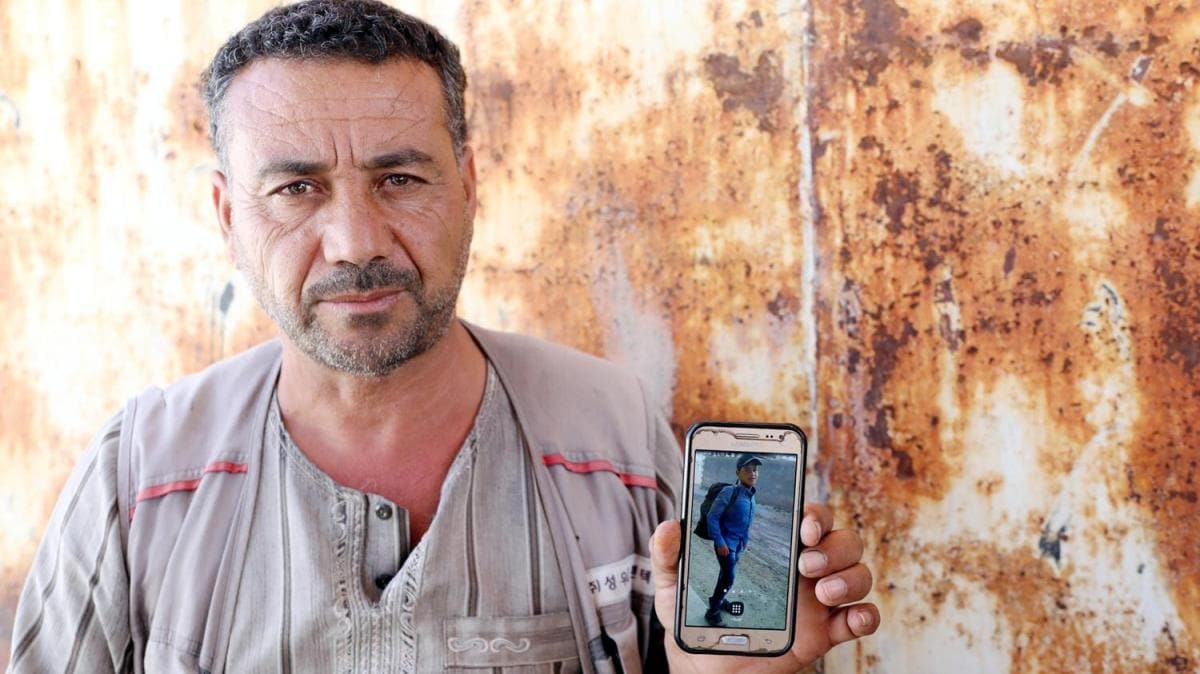 Olu terristlerce karlan Suriyeli baba isyan etti: ocuklar sadece ailelerinden deil, geleceklerinden kopard