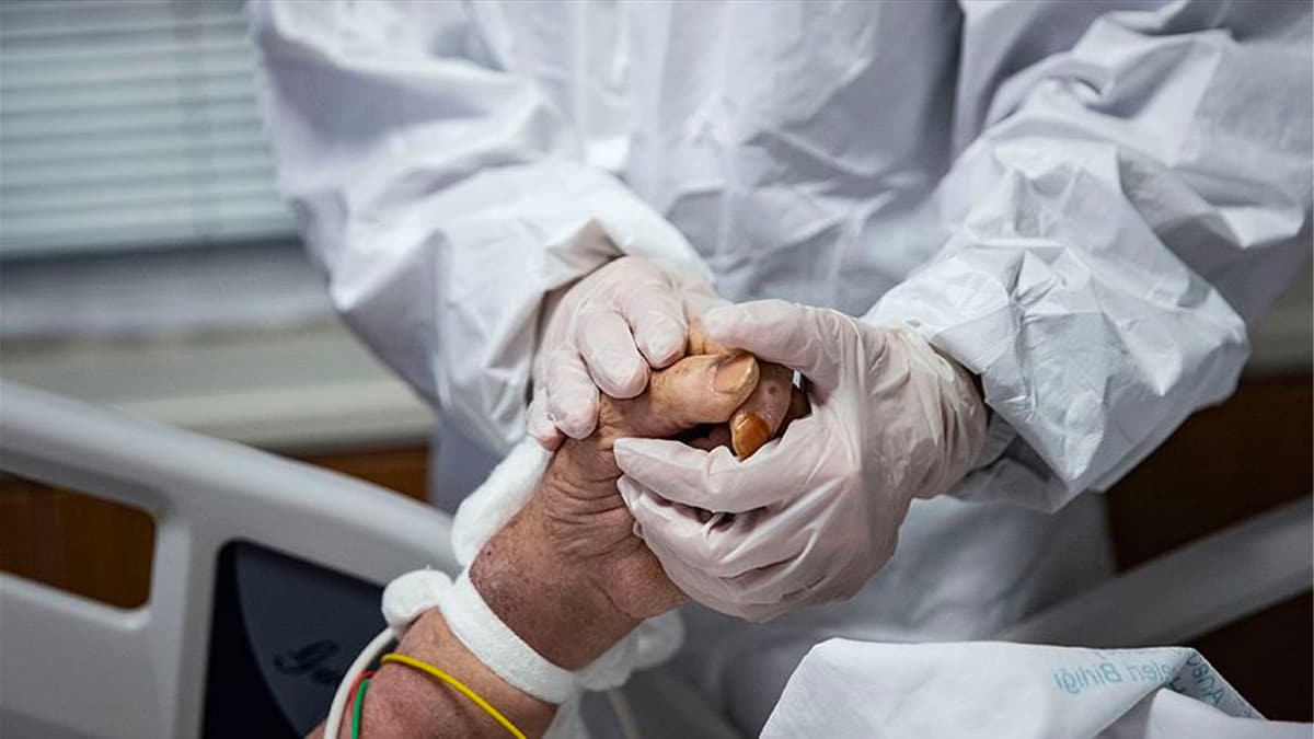 Bakan Koca g�ncel verileri a��klad�! 'Vir�s sevdiklerimizi bizden ay�r�yor'