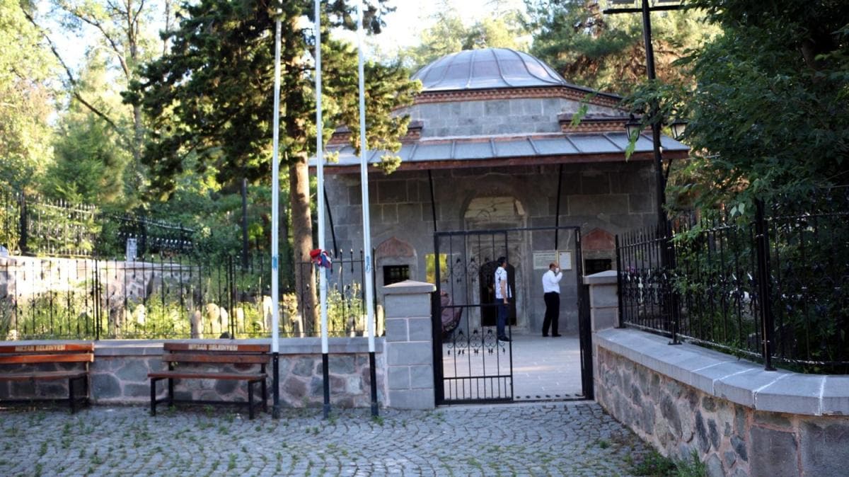 Daniment Melik Ahmet Gazi'nin trbesi ziyaretilerini bekliyor