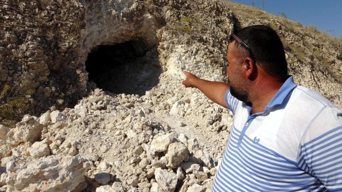 Van'da yol almasnda Urartular dnemine ait 2 kaya mezar bulundu