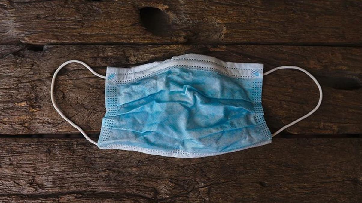 Uzman� uyard�! Maskenizi sak�n b�yle kullanmay�n