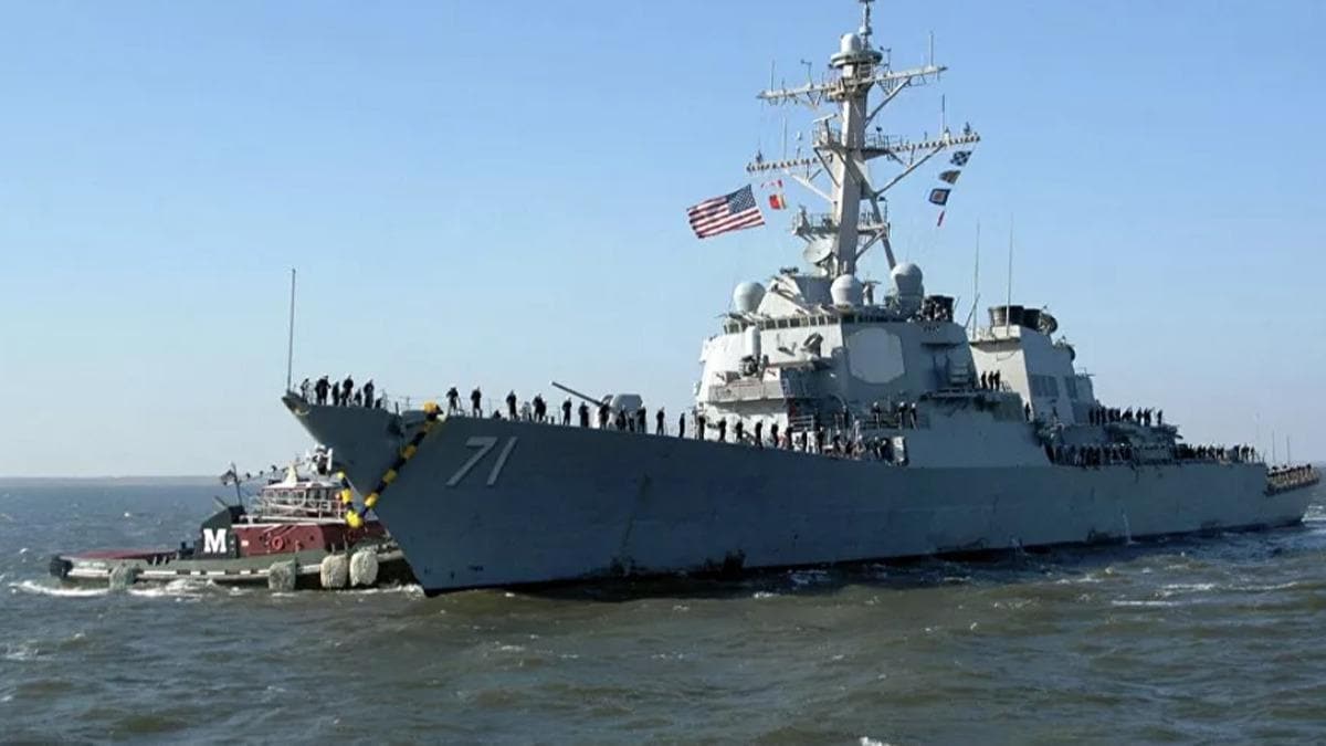 Rus Donanmas'ndan 'Gzmz USS Roos'un zerinde' mesaj