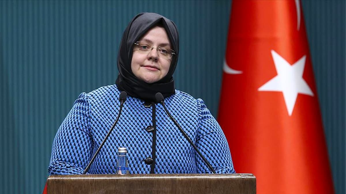 Bakan Sel�uk: Kamu personeli say�m�z 4 milyonu a�m�� durumda