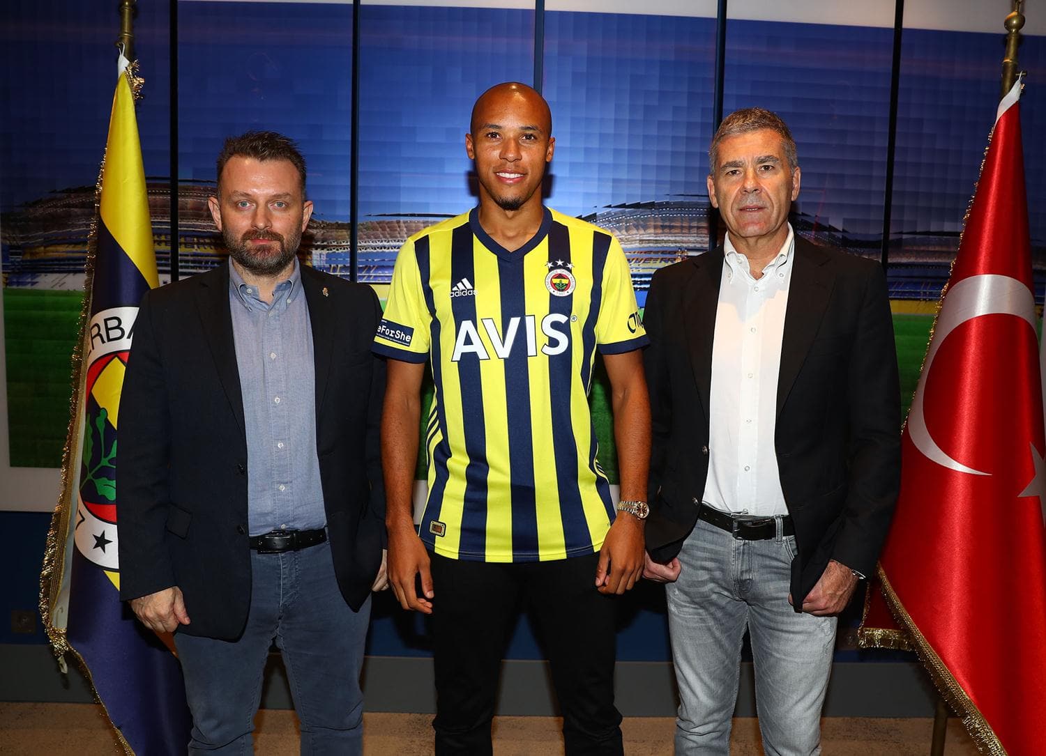 Fenerbah�e yeni oyuncusuna kavu�tu
