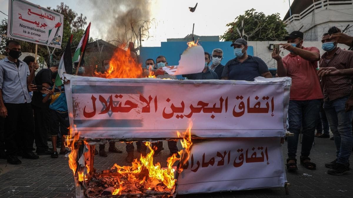 srail ile BAE ve Bahreyn arasnda varlan normalleme protesto edildi