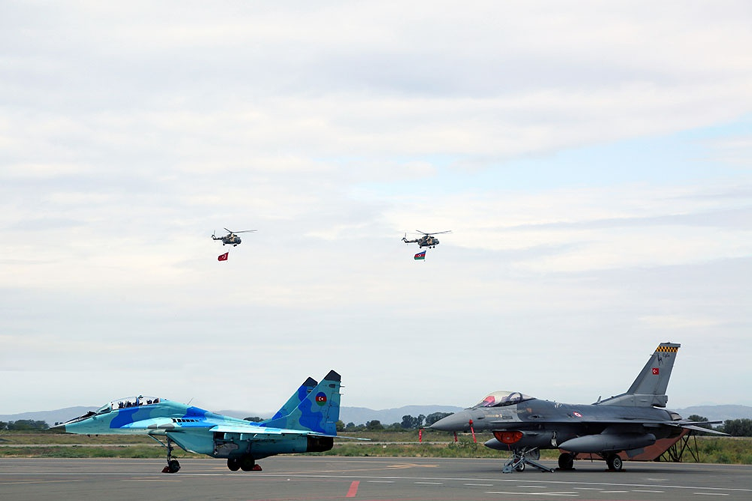 T�rk F-16'lar� Azerbaycan semalar�nda!