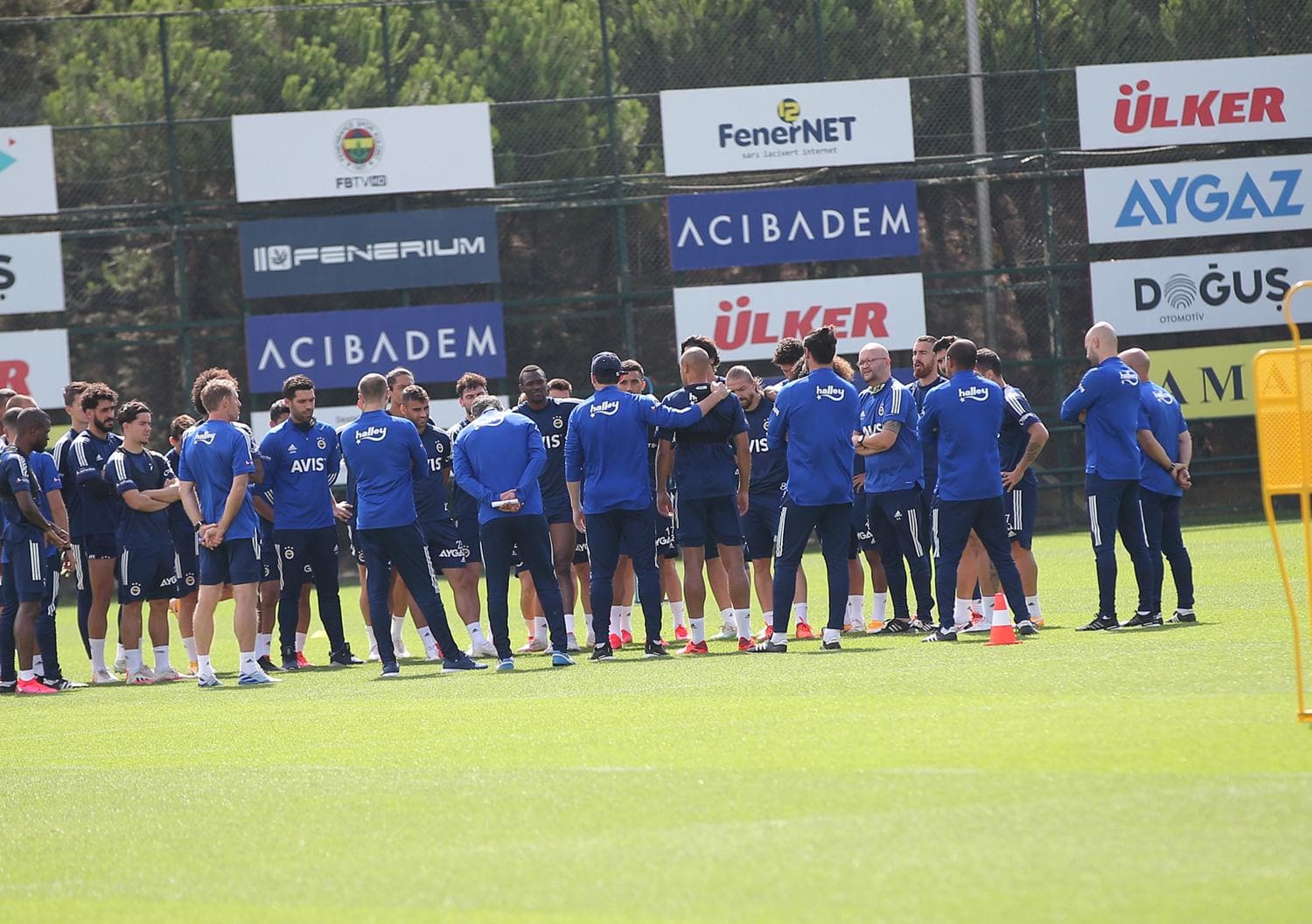 Fenerbah�e'de Tisserand ilk antrenman�na ��kt�