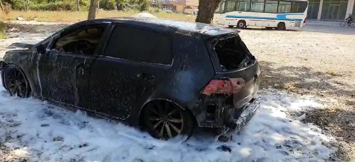 Bursa'da alev alev yanan ara� hurdaya d�nd�!