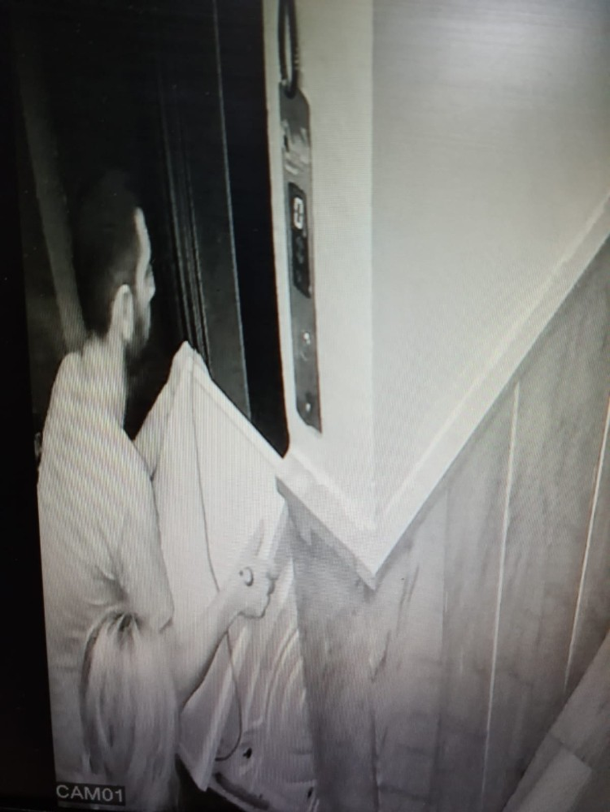 100 bin liral�k e�ya �alan h�rs�z� d�vmesi ele verdi