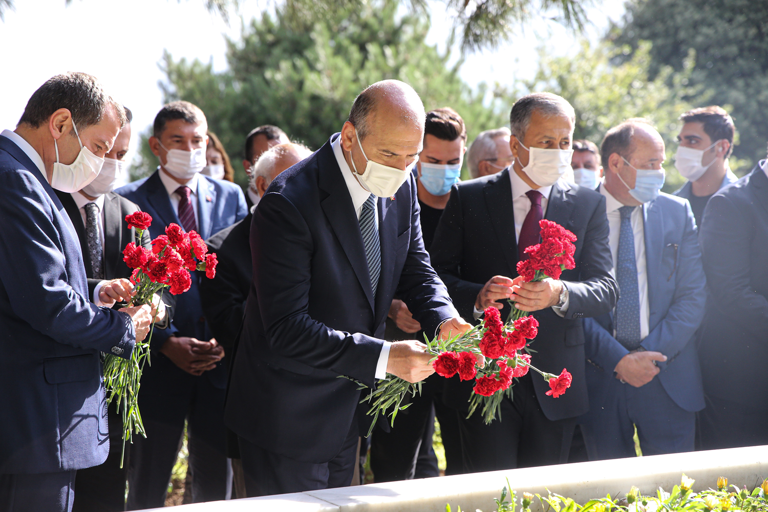Merhum Ba�bakan Adnan Menderes idam edili�inin 59. y�l d�n�m�nde mezar� ba��nda an�ld�