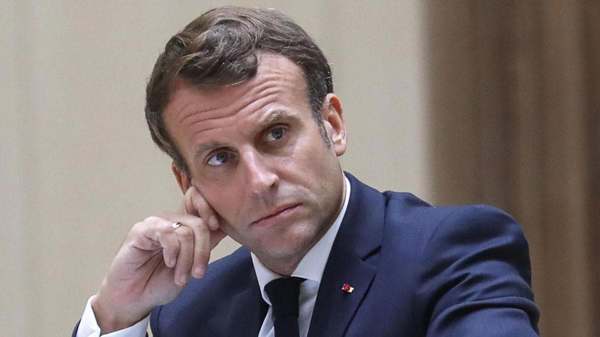 Le Figaro: Macron, lkeyi ynetirken Sarkozy'nin etkisinde kalyor