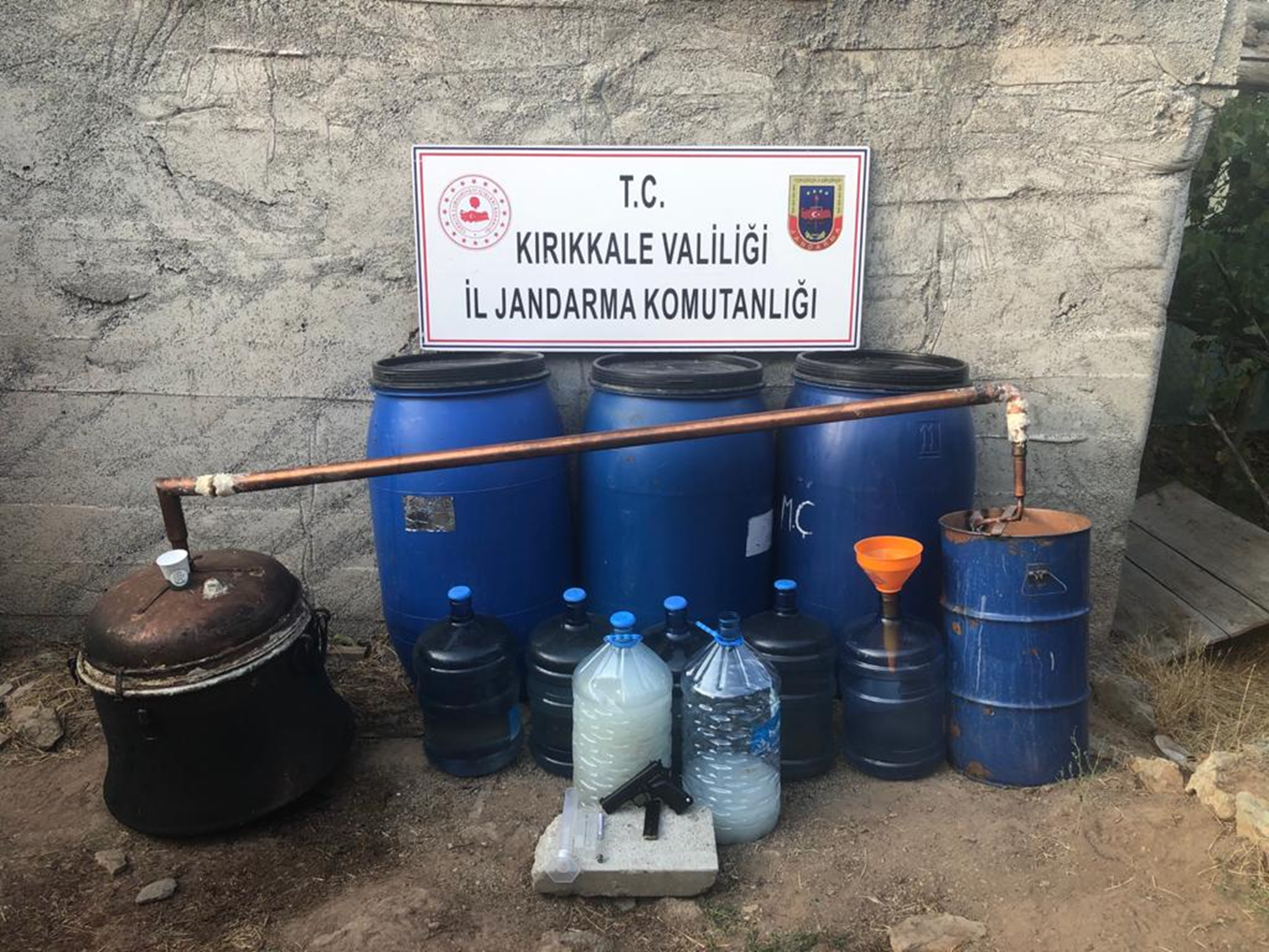950 litre sahte rak� ele ge�irildi, bir ki�i g�zalt�na al�nd�