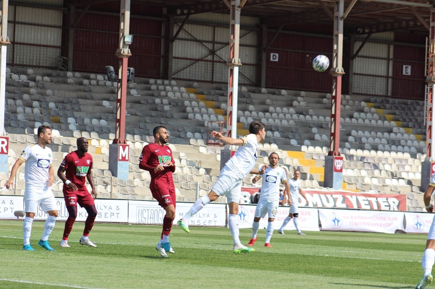 Band�rmaspor - Akhisarspor ma��nda ilgin� protesto