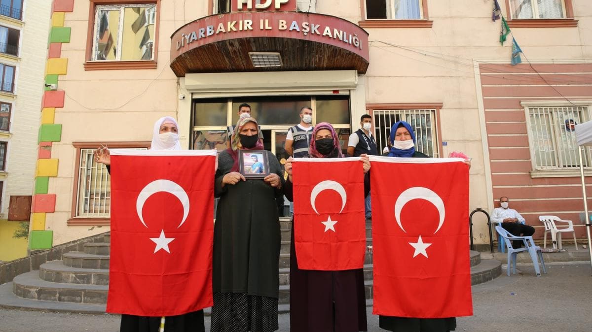 Diyarbakr anneleri evlatlarna seslendi: Teslim ol 
